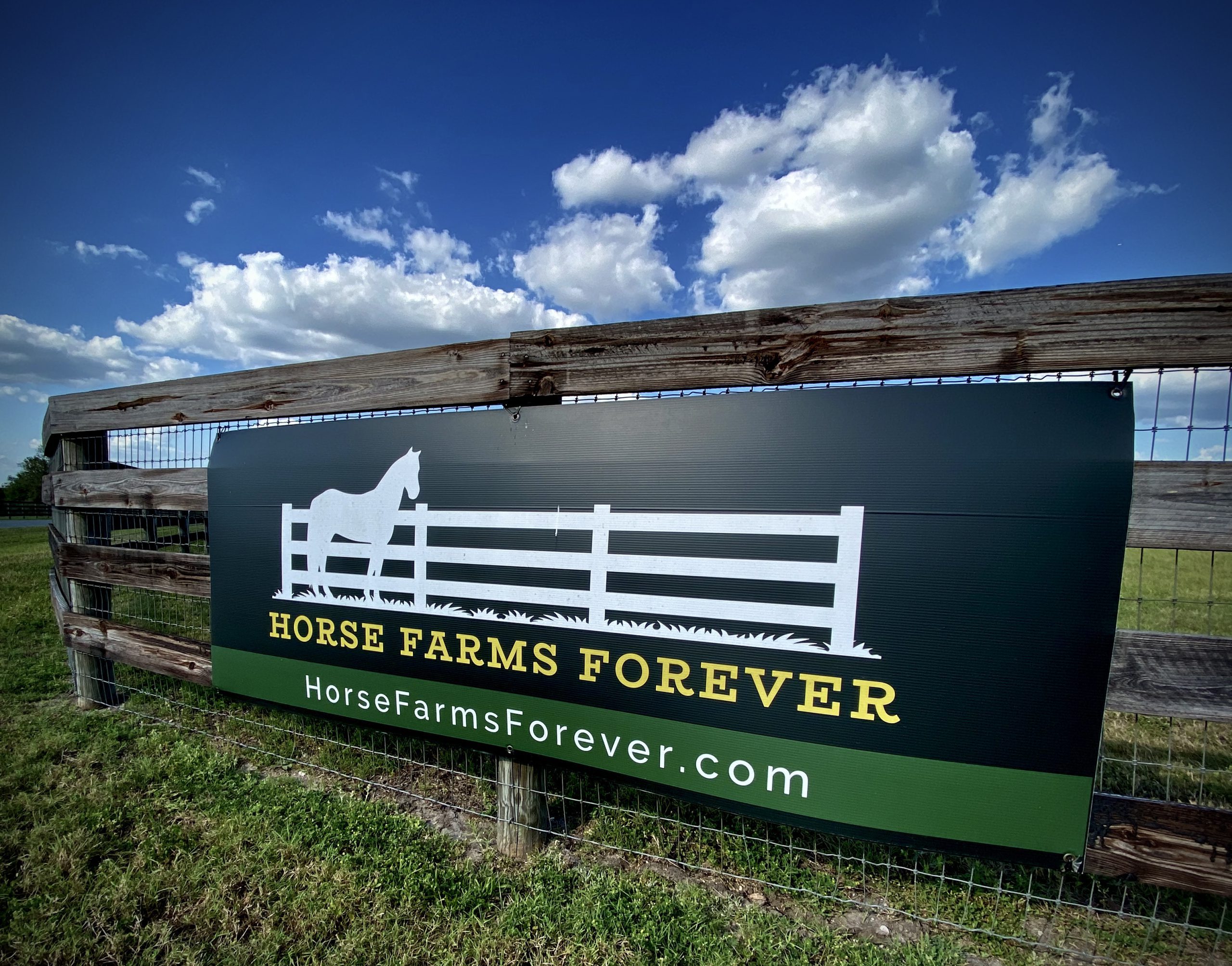 Elma_banner_fence